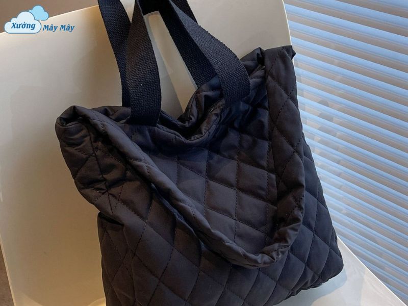 túi tote vải canvas chần bông màu đen